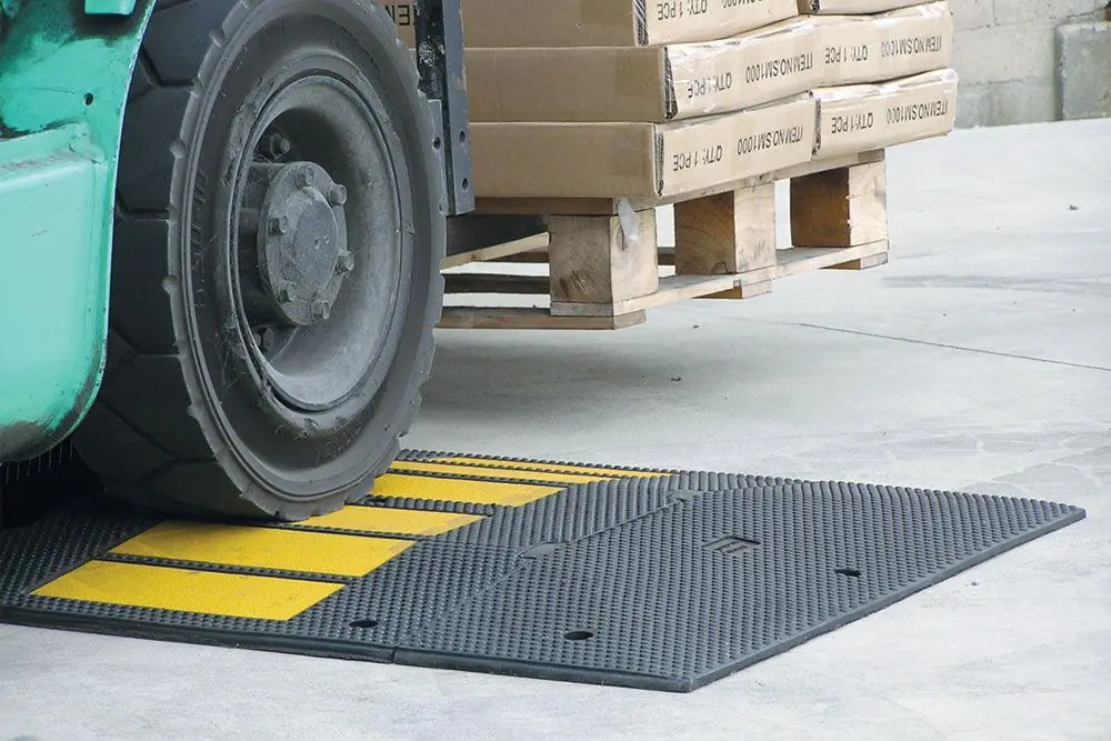 Rubber Traffic Calming Hump Heavy Duty