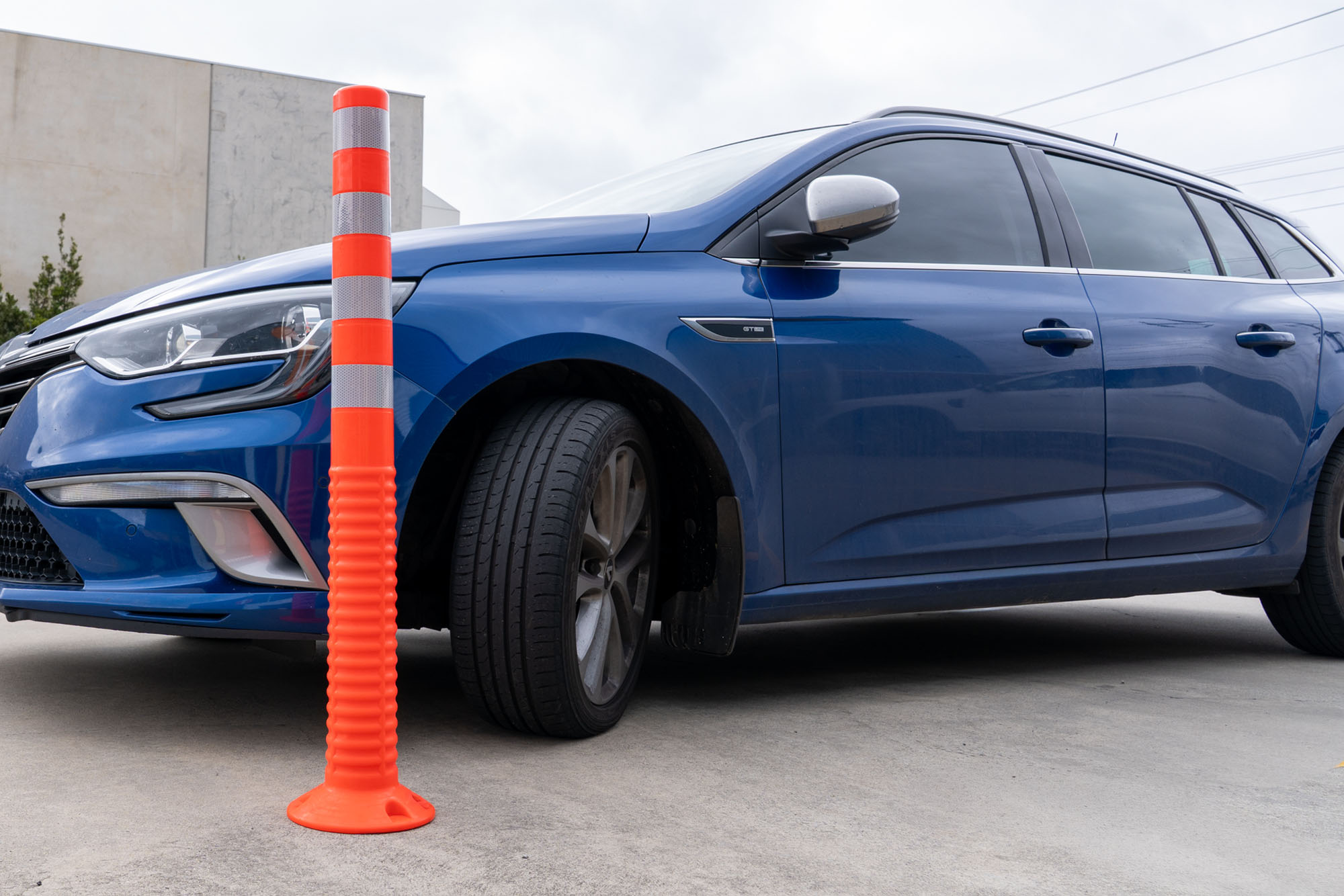 One-Piece Flexible Bollard